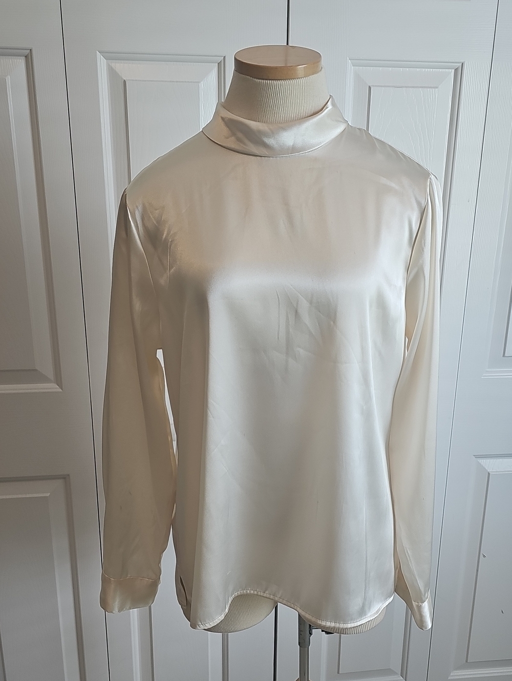 Liz Baker Mock Neck Blouse Womens 12 Cream Vintage Satin Button Back Size 12